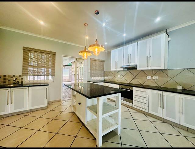 4 BEDROOM HOUSE FOR SALE IN MEER EN SEE